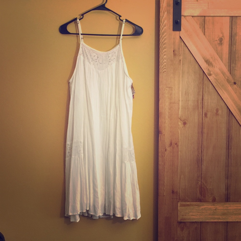 White dress ...💟
